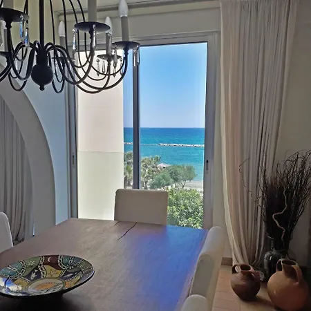 3b Beachfront Luxury Apartment- Four Seasons Beach Διαμέρισμα *