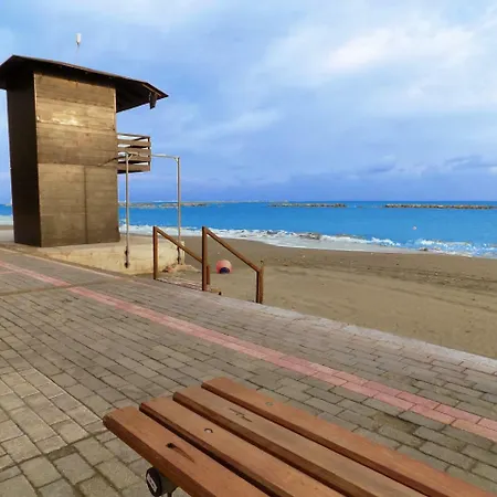 Διαμέρισμα 3b Beachfront Luxury Apartment- Four Seasons Beach