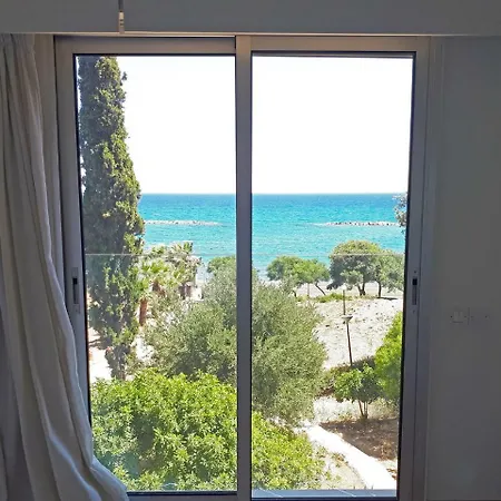 3b Beachfront Luxury Apartment- Four Seasons Beach Apartment