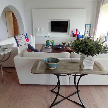 3b Beachfront Luxury Apartment- Four Seasons Beach Apartment